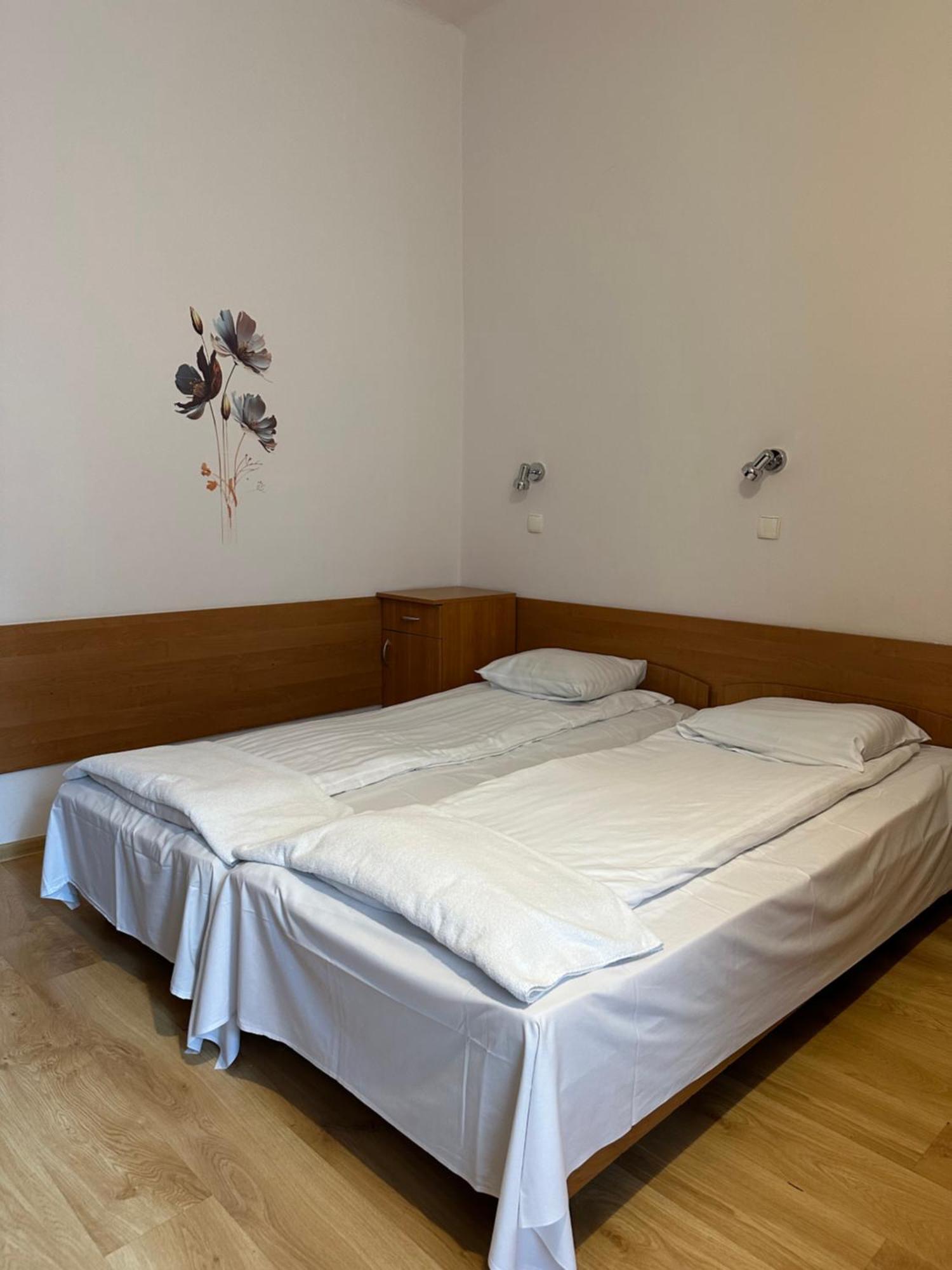 Hotel Haga Częstochowa Esterno foto