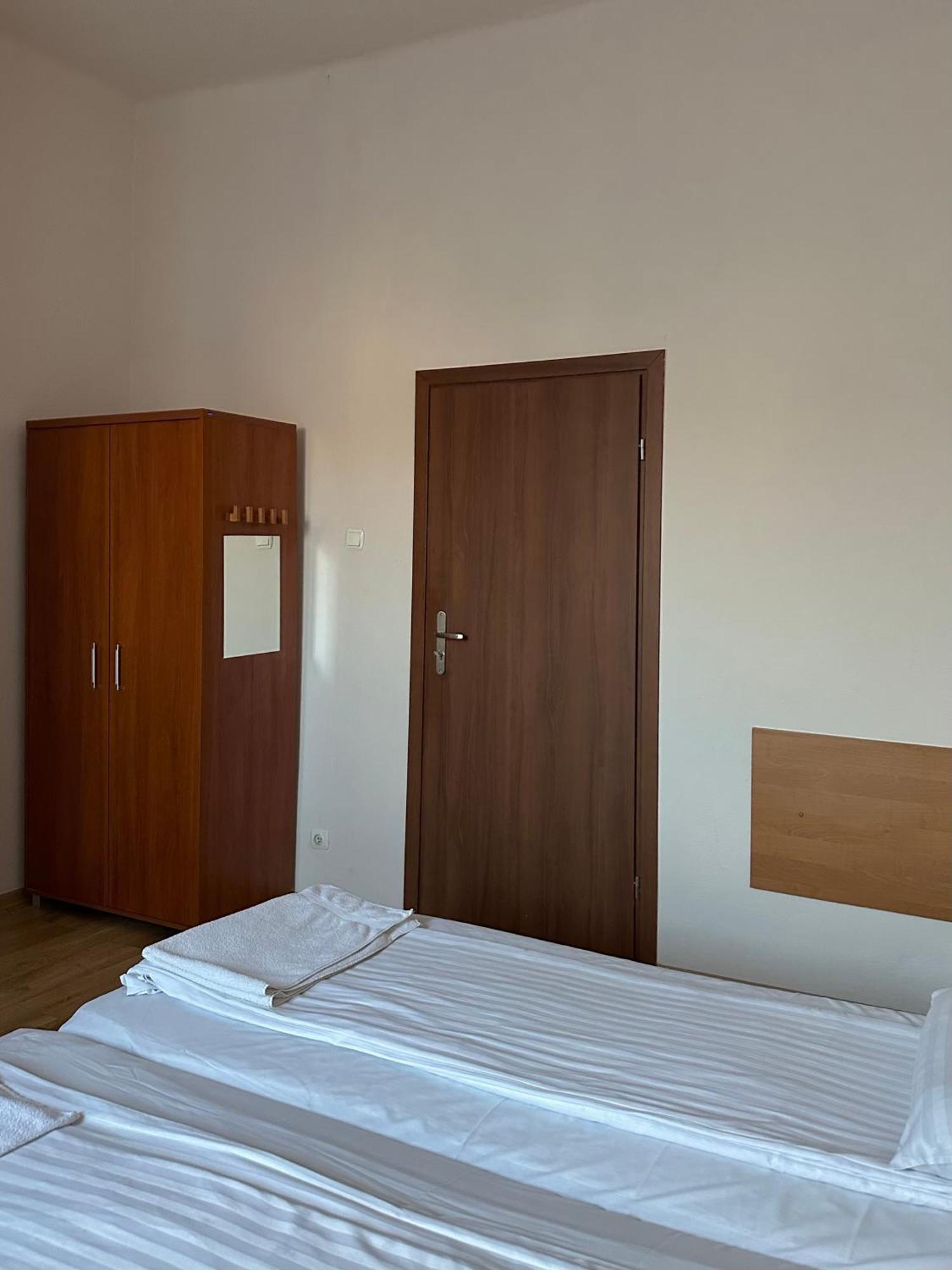 Hotel Haga Częstochowa Esterno foto